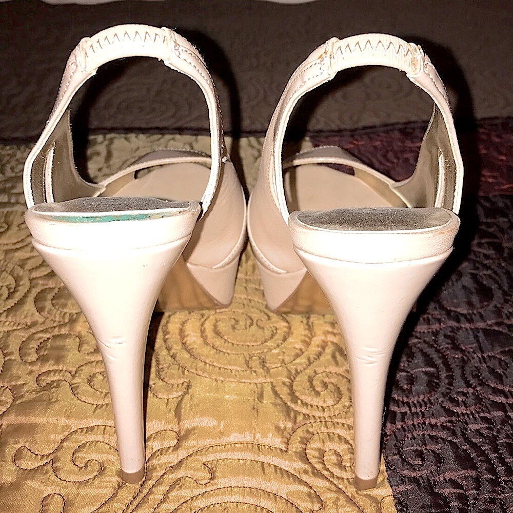 (EUC) BeBe Peep Toe Sling Back Two Tone Cream Stiletto Heels 👠 - Picture 7 of 8